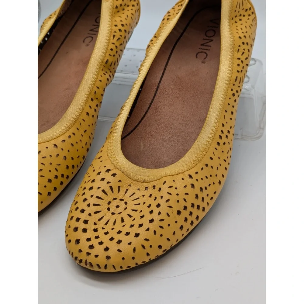 Vionic Robyn Women's 8M Yellow Leather Laser Cut Ballet Flats Slip On Comfort